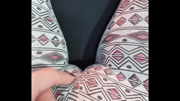 Image Me acaricio despacito mientras espero