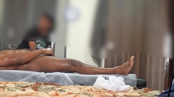 Image Dick flashing to massage lady in Thailand