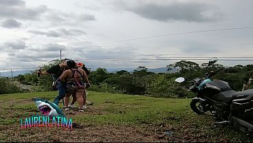 Image Venezolanas Invitan a un Gringo Hacer un Trio en Medellin
