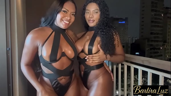 Image DUAS MORENAS RABUDAS PERFEITAS SE MASTURBANDO NA VARANDA DO PREDIO - TEASER