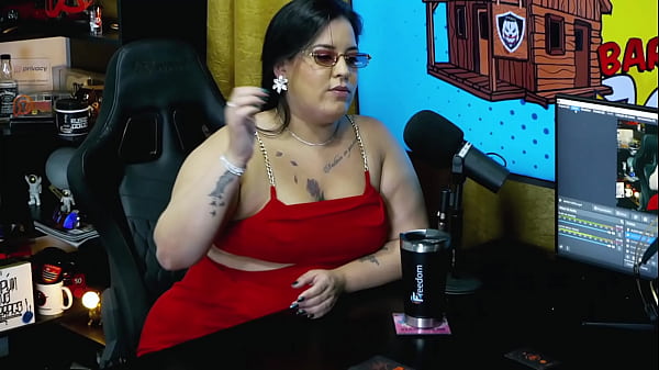 Image BBW Mais gostosa do Brasil colocou seus peitos pra fora no Podcast balan&ccedil_ou bem gostoso pra c&acirc_mera! - Pri Melancia - P&aacute_pum no Barraco!