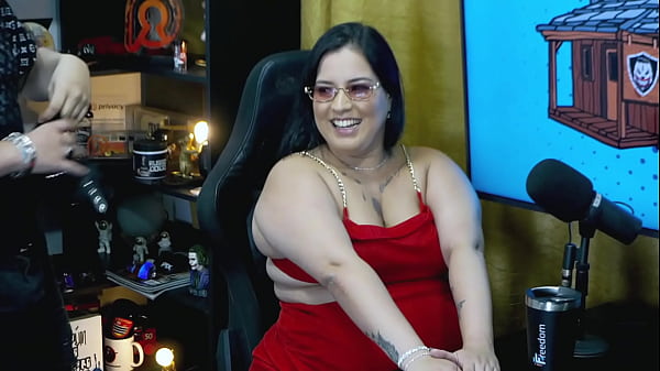 Image Ruan Atacou a Pri Melancia de Jeito, prendeu os bra&ccedil_os dela com a algema e encheu ela de beijos, ainda pegou na buceta dela - Podcast P&aacute_pum no Barraco!