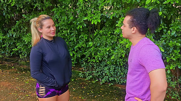 Image Extra&ntilde_o del running me folla en un parque