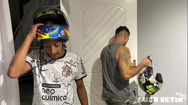 Image Motoqueiro p&otilde_e Viado pra Mamar pra n&atilde_o tomar calote !
