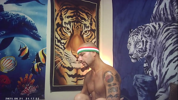 Image BEHIND THE SCENES OF PORN SHOOT MAXXX LOADZ STROKING WITH THE MAGIC MOTION