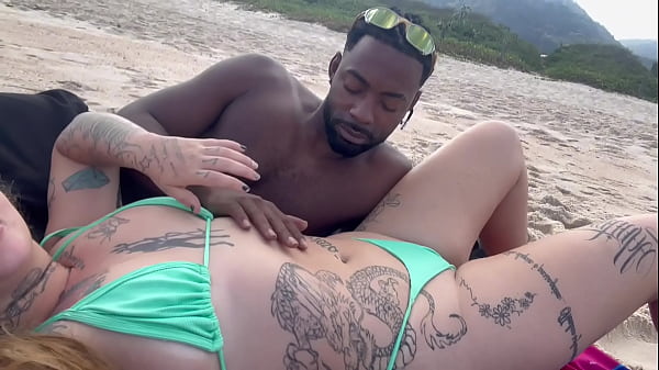 Image Curtindo a praia do Rio de Janeiro com a loira mais gostosa