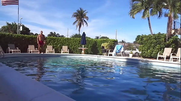 Image MAXXX LOADZ DIVES INTO POOL & SWIMS LAPS