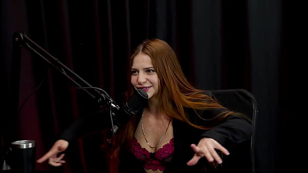 Image A dan&ccedil_a &eacute_ expressar o que est&aacute_ sentindo, existem um pouco de preconceito, canaliza as energias no sexo, a fam&iacute_lia ainda n&atilde_o sabe e gosta de diversidade pra transar - Cintia Lara (WATCH ON: SHEER/RED)