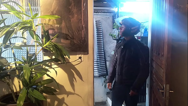 Image Motoboy veio trazer um documento pra eu assinar e meteu pica sem d&oacute_!