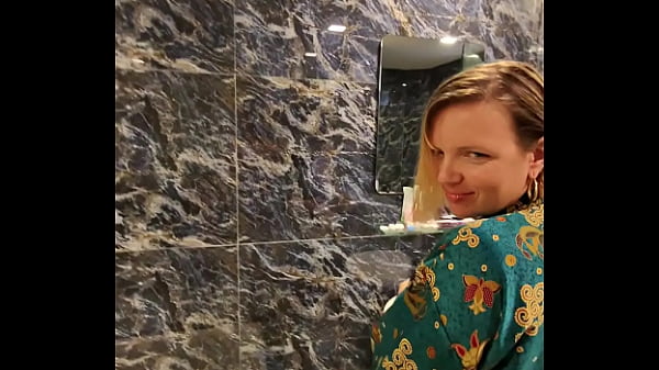 Image DUO anal dans une salle de bain en verre Dans cette belle villa la salle de ...