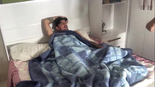 Image CORNO SAIU E DEIXOU O MARID&Atilde_O EM CASA, S&Oacute_ QUE N&Atilde_O ESPERAVA QUE O AMIGO CHEGARIA