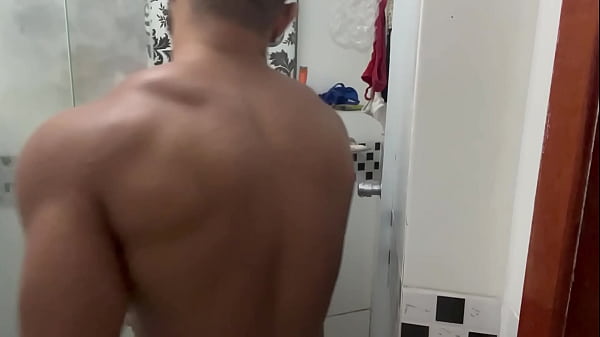 Image Invadi o banheiro da minha enteada e comi ela enquanto estava tomando banho