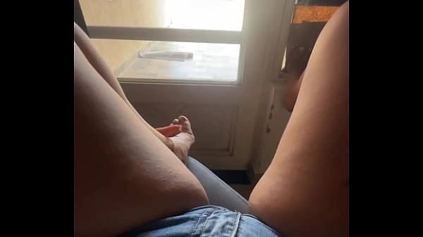 Image paseandome por el anden para que mis vecinos se antojen de mi culo, me encanta provocar a un vecino que tengo