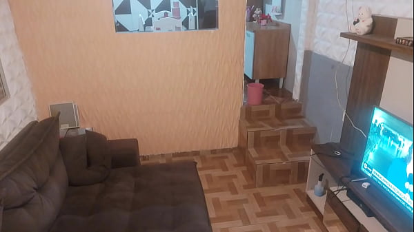 Image Patroa saiu e a Empregada n&atilde_o resistiu meu pau ereto