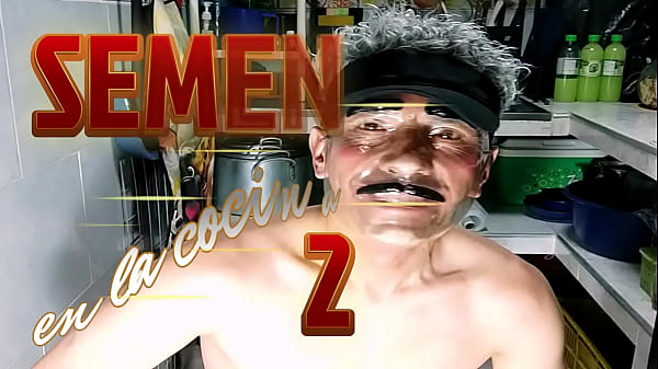 Image desnudo en la cocina de oscar y su ropa caliente