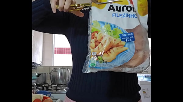 Image Eu finjo que estou cozinhando na verdade eu gosto de exibir e a buceta inchada