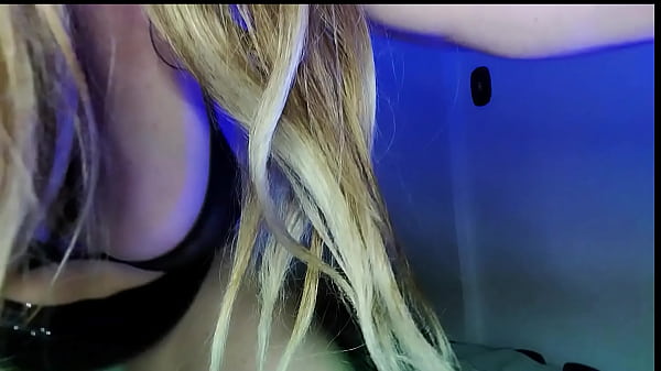 Image Vivi Guedez - Gave her ass in front of her cuckold husband.