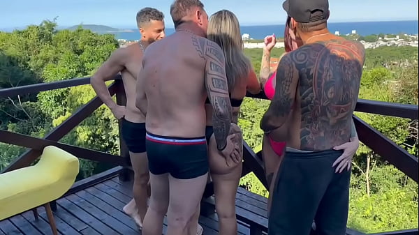 Image Chamamos as gostosas e fodemos elas ao ar livre, suruba total.