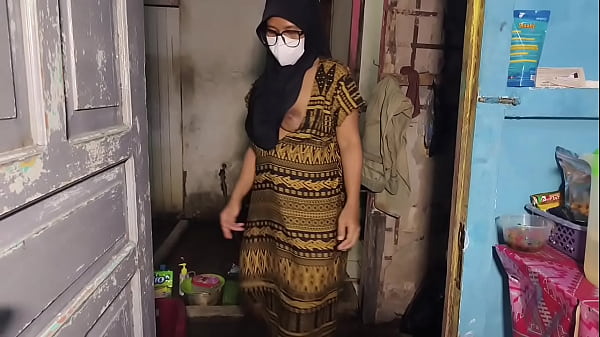 Image Ibu tiri memasak sambil mastrubasi di dapur