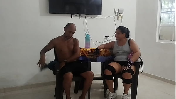 Image Hijastra llega a casa cansada del gimnasio y su asqueroso padrastro termina ayud&aacute_ndola con una gran follada en su delicioso y jugoso co&ntilde_o, dejando todo su semen sobre sus preciosas tetas.