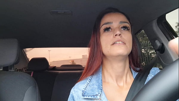 Image Safada motorista de aplicativo flagra passageiro dotado se masturbando por tr&aacute_s!