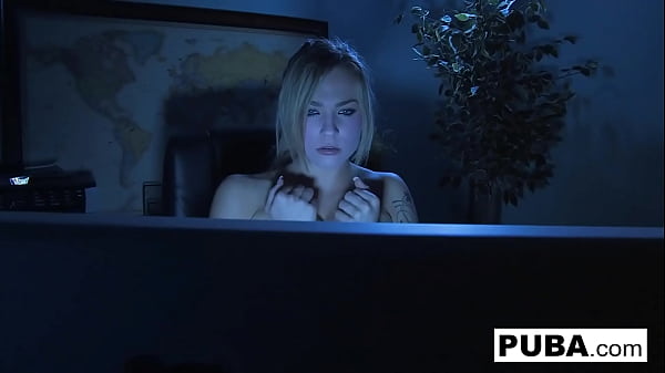 Image Sexy Dahlia fingers herself in the dark