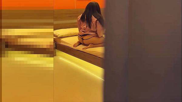 Image PILLADA MADRASTRA NALGONA FORTANDOSE EL CO&Ntilde_O Y SACUDIENDO EL CULO EN SU HABITACION HASTA EL ORGASMO.