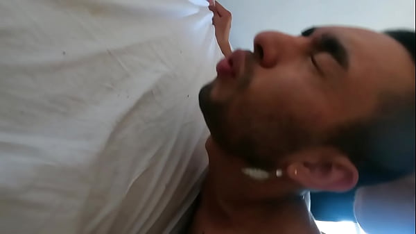 Image Dos h&eacute_teros machos vergudos despu&eacute_s del gym y un partido , se calientan y terminan cogiendose duro a su primo culon a pelo - bareback- sem camishina- [PARTE 5]