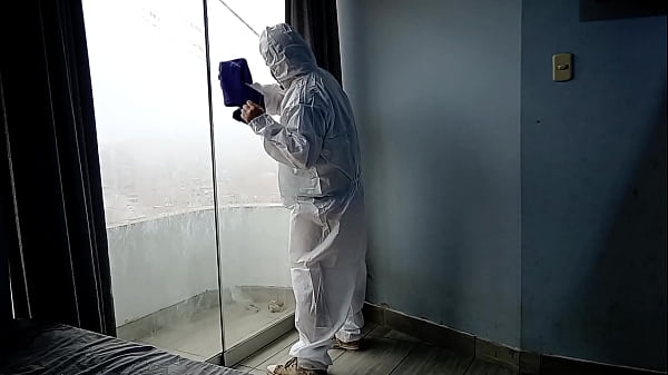Image Llame al de limpieza para que asee mi mampara y se le termina parando su verga, y me lo meti&oacute_ en estilo perrito, me folle al personal de limpieza, follando con desconocido