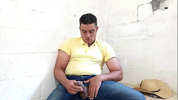 Image YURI GA&Uacute_CHO - AGROBOY SUPER DOTADO ESGUICHANDO PORRA DA PICA GROSSA - URSO BRASILEIRO GOZANDO FORTE
