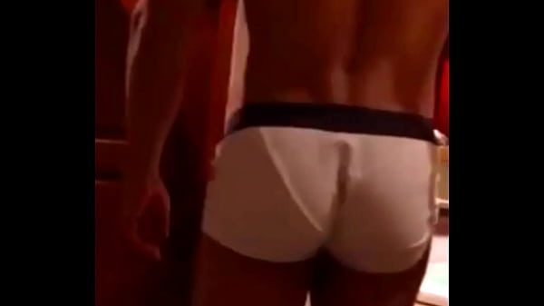 Image Llega del bar borrache y lo persigo hasta la ducha me muestra el culo mojado