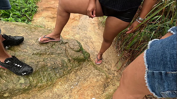 Image Menage em P&uacute_blico: Eu Comendo a Buceta da Amiga Enquanto Nicoly Tirou o Leitinho do Cara