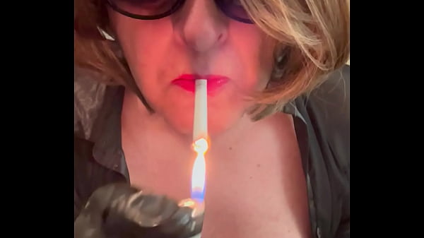 Image CD Nikki Vaseline and smoking