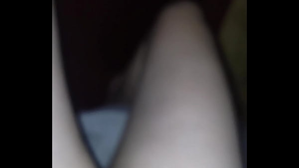Image Su primera vez masturb&aacute_ndose con un pepino grande