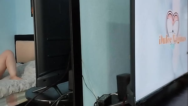 Image Dulcevaginaspro - La grabe desde el espejo y no se dio cuenta mientras se tocaba