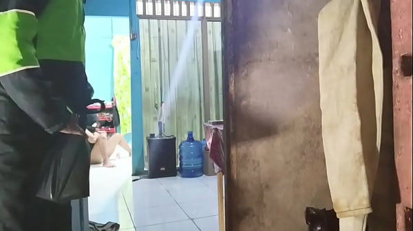 Image Kepergok Ojol pengantar makanan ketika aku sedang masrurbasi