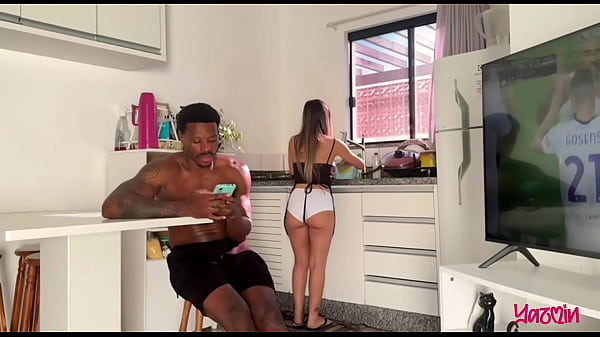 Image EMPREGADA ESGUICHA LITROS NO PAU DO FILHO DA PATROA ENQUANTO ELA TA FORA (Completo no Sheer e Red)