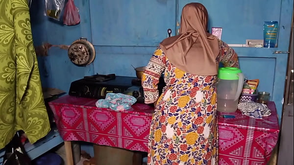 Image Ngentot istri teman ku yang sedang memasak