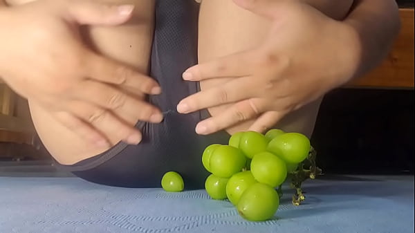 Image Anal fetish - the grape inside my anal
