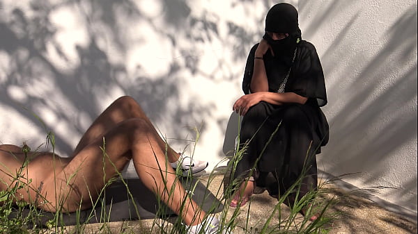 Image Publick Dick Flashing. I pull out my dick in front of a my muslim neighbor in niqab