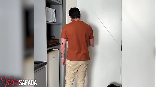 Image Convidamos o novinho a vir em nosso apto para uma festinha a tr&ecirc_s e ele provar o gostinho da ppk da minha esposinha safada.