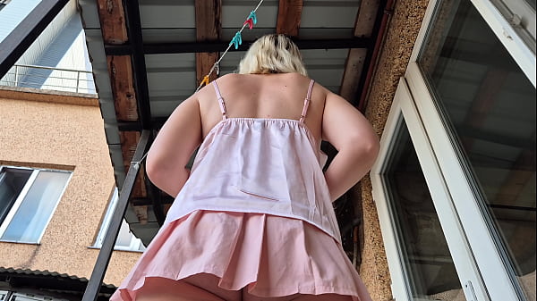 Image Outdoor Upskirt Flash &ndash_ Skirt with No Underwear Tease