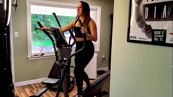 Image Savage Sarah Works Out and Gives a Blowjob in the Gym with Cum in Mouth