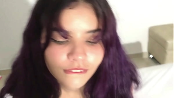 Image Mi hermanastra entra en mi habitaci&oacute_n de hotel y termina en SEXO DURO con mucho semen