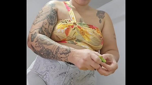 Image Gosto de soca o shorts na buceta pra deixa ela bem rachada