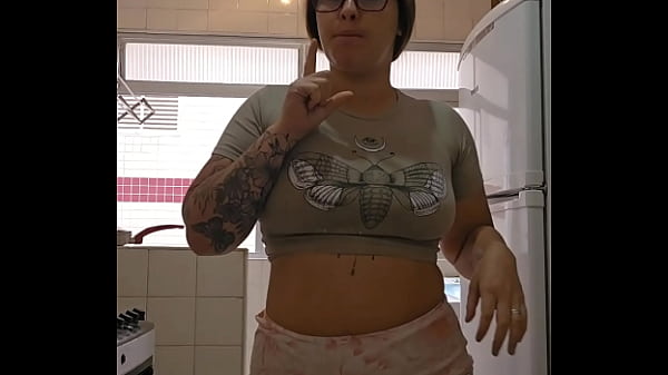Image Coloquei essa Roupinha porque hoje vou receber um amigo em casa sem meu marido saber