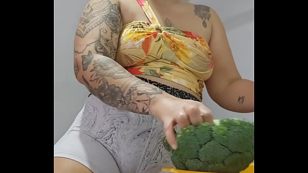 Image Deixei ela bem dividida pro meu marido saber que ele tem que dividir com os amigos