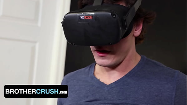 Image Brother Crush - Twink Boy Myott Hunter Invites His Big Stepbro Dalton Riley For Hot VR Threesome