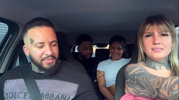 Image Casal de passageiros pega Uber e descobre que somos atores porno ! E falam que querem virar tbm e come&ccedil_am a maior putaria dentro do carro e chupando muito !