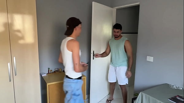 Image DIVIDI UMA PUTINHA COM DOIS AMIGOS MALOCAS.